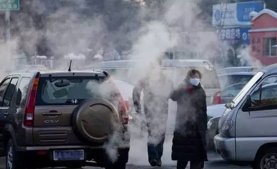 冒白烟汽车-汽车污染